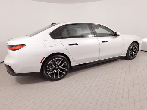 Used 2025 BMW 740i xDrive w/ Executive Package AWD/4WD image 12