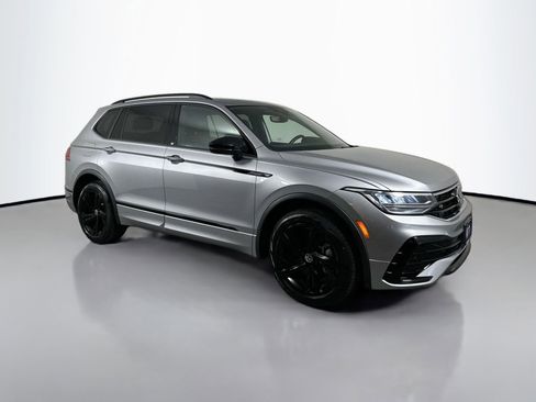 Certified 2023 Volkswagen Tiguan SE R-Line image 3