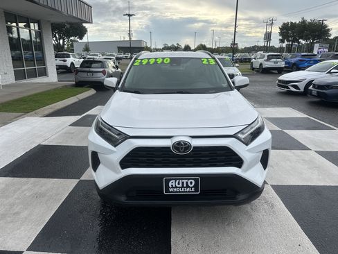 Used 2023 Toyota RAV4 XLE AWD/4WD image 2