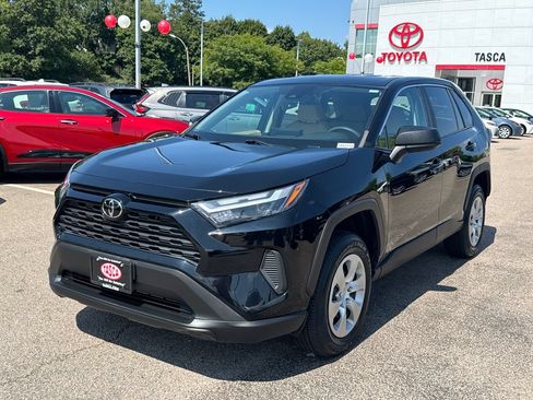 Used 2023 Toyota RAV4 LE AWD/4WD image 3