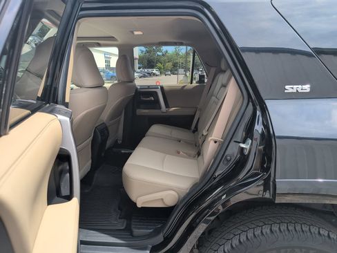 Used 2022 Toyota 4Runner SR5 Premium w/ Moonroof Package AWD/4WD image 11