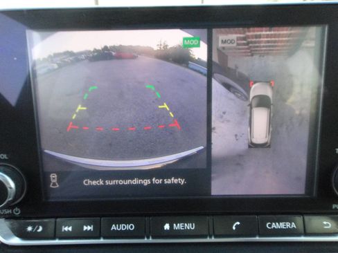 Used 2021 Nissan Rogue SV w/ Premium Package image 9