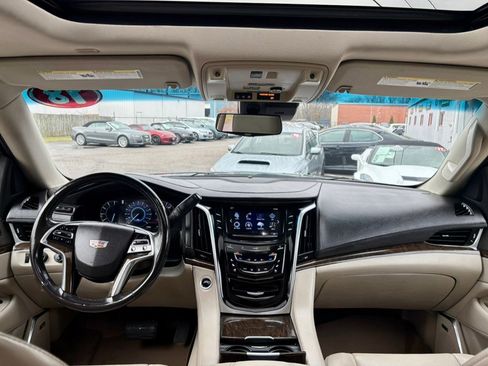 Used 2018 Cadillac Escalade Premium Luxury AWD/4WD image 12