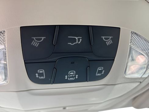 Used 2024 Chrysler Pacifica Touring-L FWD image 28