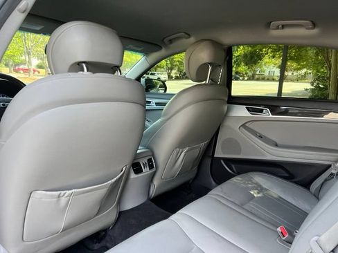 Used 2016 Hyundai Genesis 3.8 RWD image 13