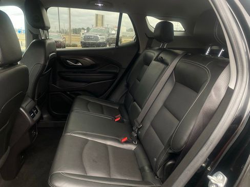 Used 2024 GMC Terrain SLT image 24