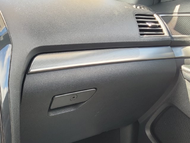 Used 2018 Ford Explorer XLT w/ Equipment Group 202A FWD image 27