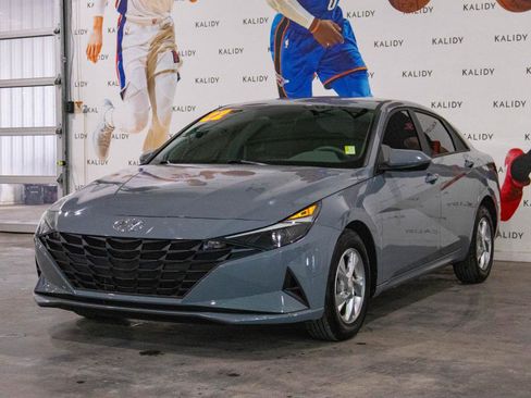 Used 2022 Hyundai Elantra SE w/ Preferred Accessory Package image 20