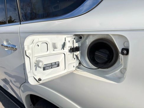 Used 2016 INFINITI QX80 4WD w/ Deluxe Technology Package image 12