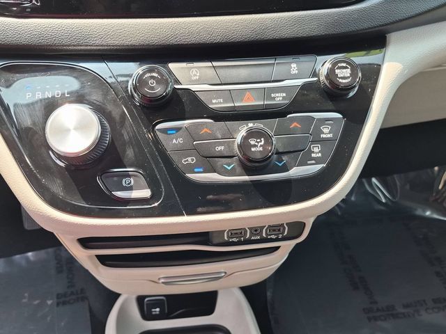 Used 2024 Chrysler Voyager LX FWD image 21