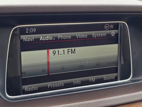 Used 2014 Mercedes-Benz E 250 BlueTEC Sedan w/ Premium 1 Package image 32