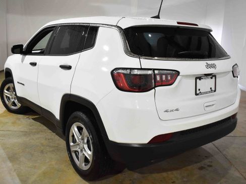 Used 2024 Jeep Compass Sport image 7