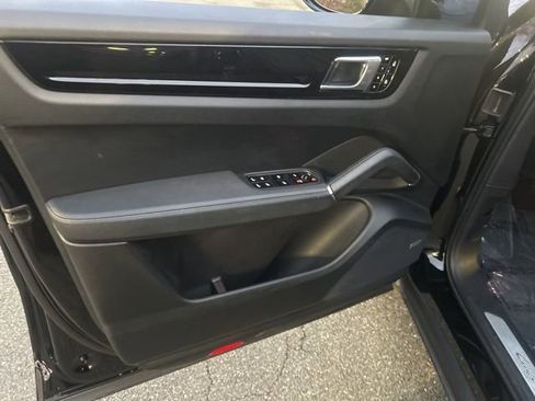 Used 2020 Porsche Cayenne image 11