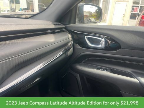 Used 2023 Jeep Compass Latitude AWD/4WD image 19