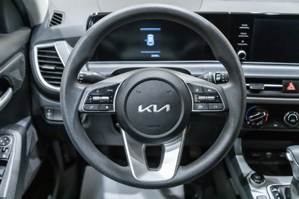 Used 2025 Kia Seltos LX AWD/4WD image 14