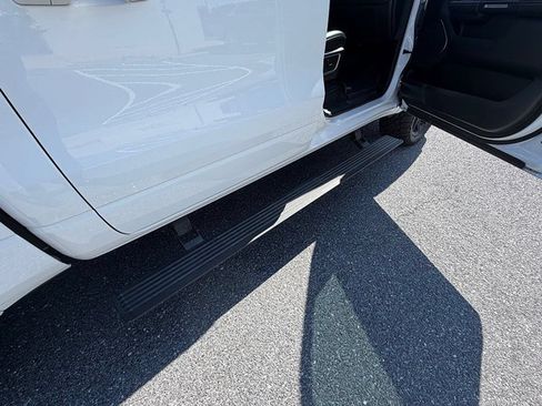 Used 2022 RAM 1500 Laramie AWD/4WD image 16