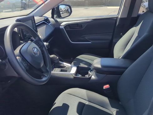 Used 2021 Toyota RAV4 LE AWD/4WD image 11