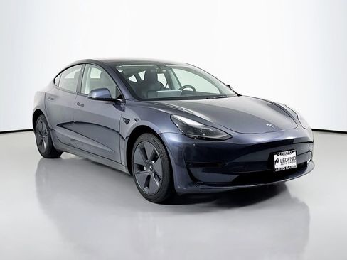 Used 2023 Tesla Model 3 Standard Range image 3