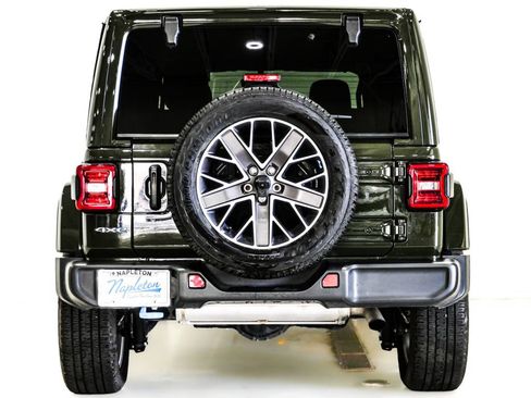 Used 2023 Jeep Wrangler Unlimited Sahara w/ Cold Weather Group AWD/4WD image 8