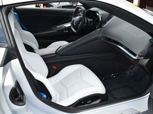 Used 2024 Chevrolet Corvette Stingray Coupe w/ Chrome Exterior Badge Package image 39
