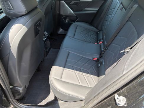 Used 2025 BMW 530i xDrive w/ Premium Package AWD/4WD image 34