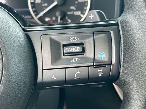 Used 2023 Nissan Rogue SV image 28