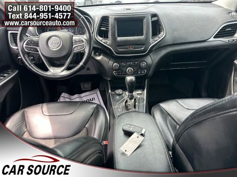 Used 2019 Jeep Cherokee Latitude Plus w/ Cold Weather Group AWD/4WD image 13