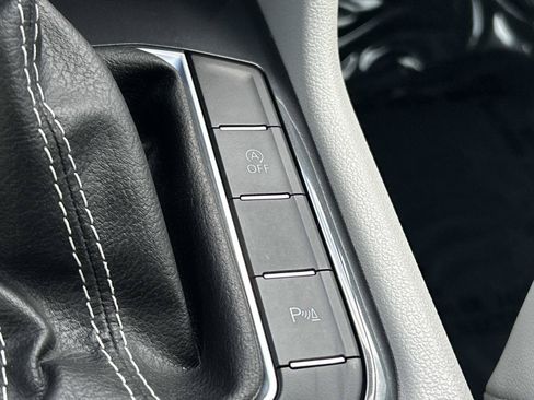 Certified 2024 Volkswagen Tiguan SE R-Line AWD/4WD image 29