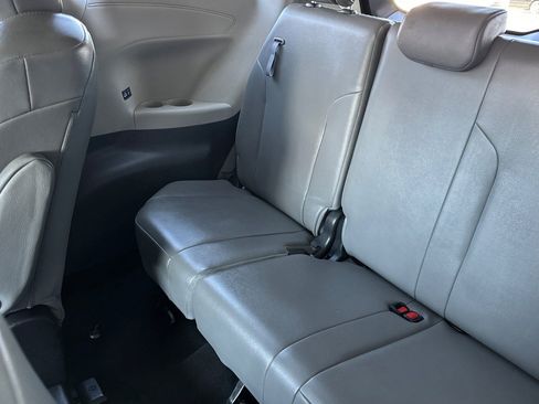 Used 2022 Toyota Sienna XLE image 16