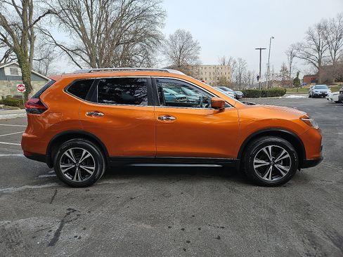 Certified 2019 Nissan Rogue SV w/ Premium Package image 7