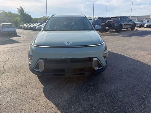 Used 2025 Hyundai Kona SEL FWD image 2