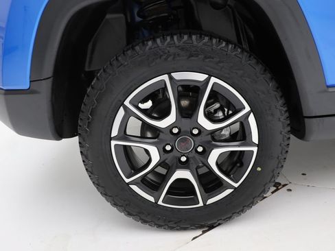 Used 2025 Jeep Compass Trailhawk AWD/4WD image 9