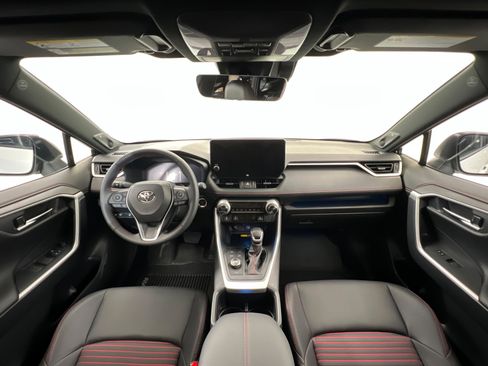 Used 2025 Toyota RAV4 XSE image 9