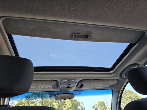 Used 2004 Mitsubishi Endeavor XLS image 18