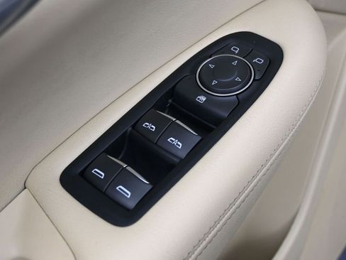 Used 2019 Cadillac XT5 FWD image 14