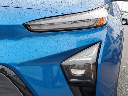 Used 2023 Chevrolet Bolt EUV LT w/ Convenience Package FWD image 10