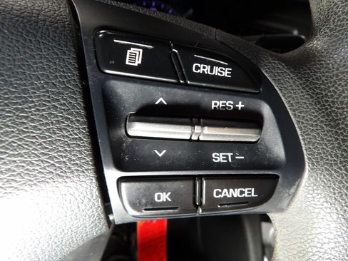 Used 2020 Hyundai Elantra SE w/ Cargo Package (C1) FWD image 16