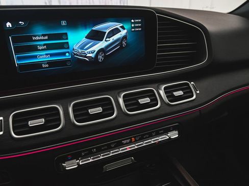 Used 2022 Mercedes-Benz GLE 350 GLE 350 w/ 3rd Row Seat Package image 18