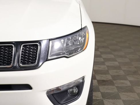 Used 2019 Jeep Compass Latitude FWD image 11