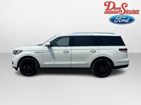 Used 2022 Lincoln Navigator Reserve AWD/4WD image 10