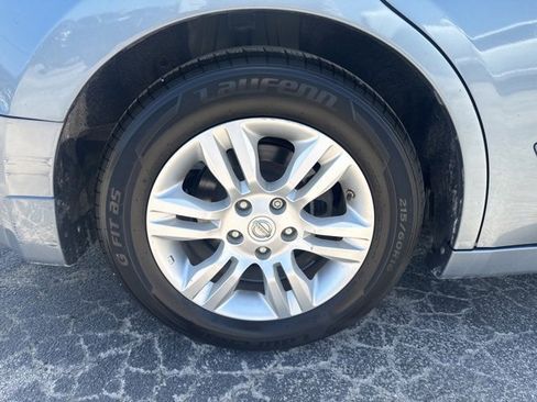 Used 2011 Nissan Altima 2.5 SL w/ 2.5SL Pkg image 9