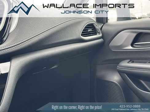 Used 2023 Chrysler Pacifica Touring-L w/ S Appearance Package AWD/4WD image 21