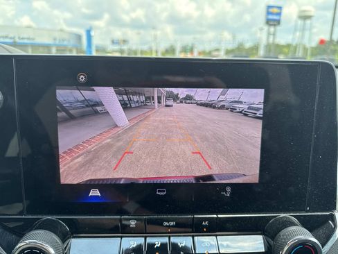 Used 2023 Chevrolet Colorado LT image 25