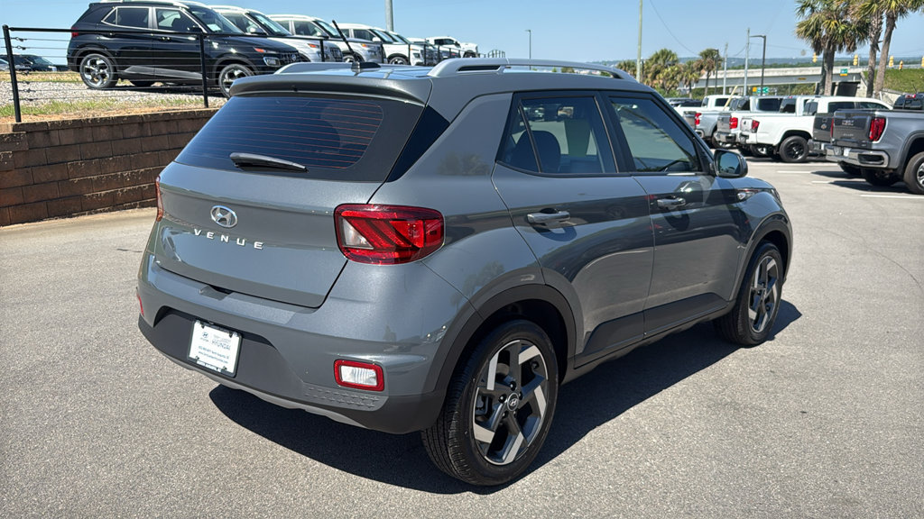 Used 2026 Hyundai Venue SEL FWD image 7