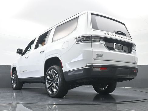 Used 2022 Jeep Grand Wagoneer Series III w/ Rear Seat Video Group 1 image 75