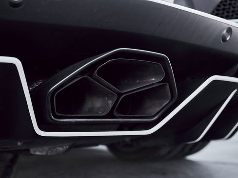 Used 2018 Lamborghini Aventador S image 22