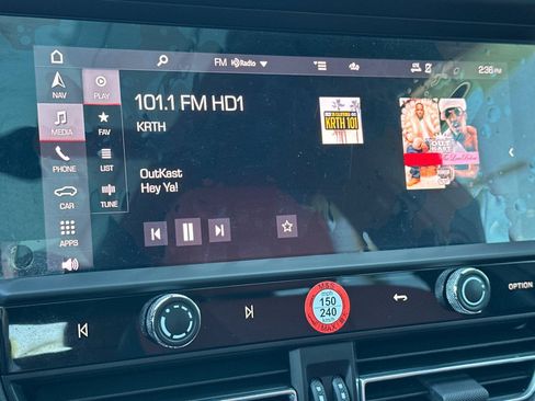 Used 2023 Porsche Macan image 18