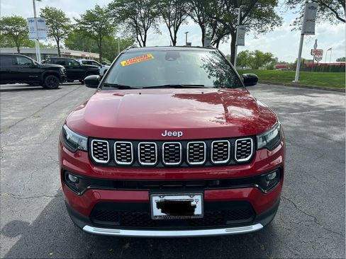 Used 2025 Jeep Compass Limited AWD/4WD image 2