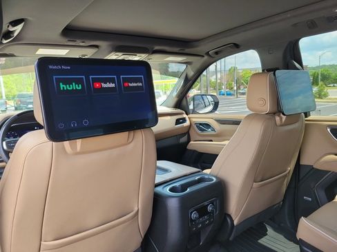 Used 2023 Chevrolet Tahoe Premier w/ Advanced Technology Package RWD image 17