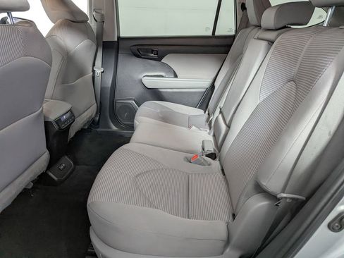 Used 2023 Toyota Highlander LE image 42